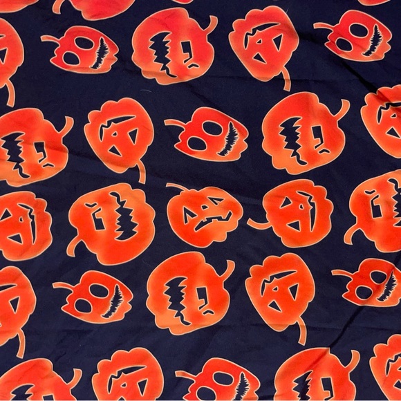 Polyester button down shirt for men xl pumpkins 🎃 cute and soft - Picture 2 of 7